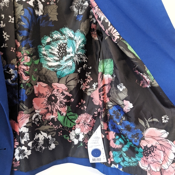 Fitted/Cropped Cobalt Blazer - ONLY Blue Behavior Kaiser New Short Flower Blazer - Picture 6 of 6